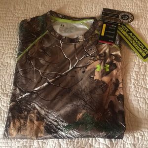 Under Armour real tree long sleeve size large